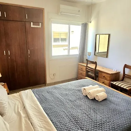 Retro Art And Mirrors Molos Apartman