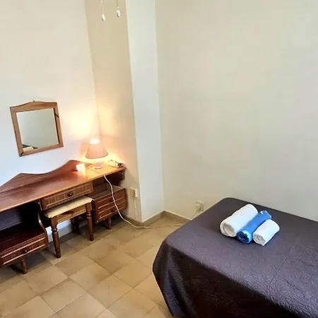 Apartman Retro Art And Mirrors Molos