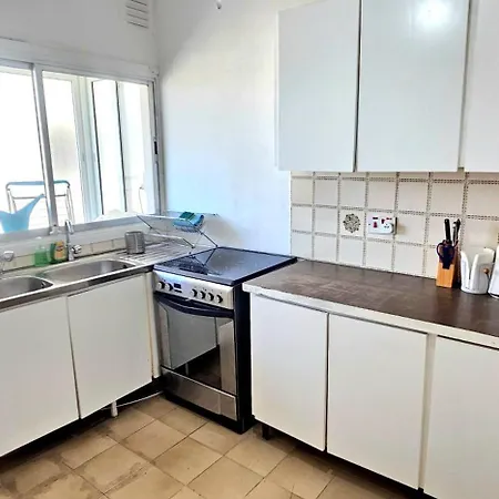 Retro Art And Mirrors Molos Apartman *