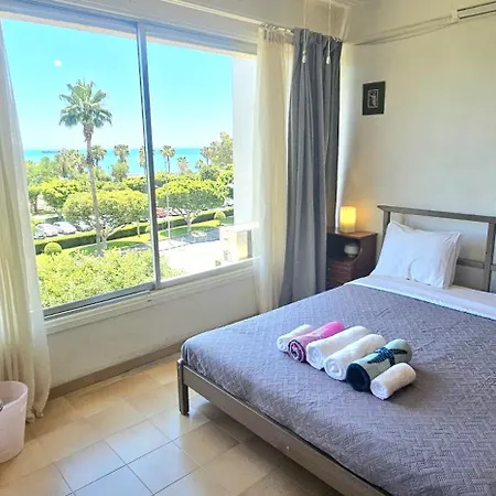 Apartman Retro Art And Mirrors Molos *