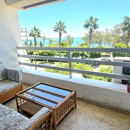 公寓 Retro Art And Mirrors Molos 利马索尔