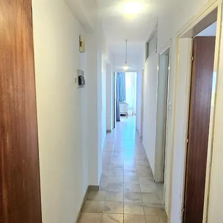 Retro Art And Mirrors Molos 公寓 *