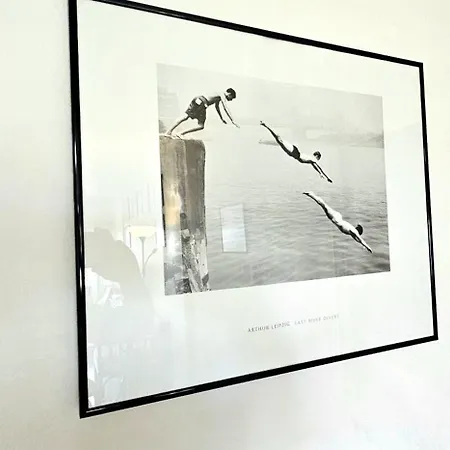 Retro Art And Mirrors Molos