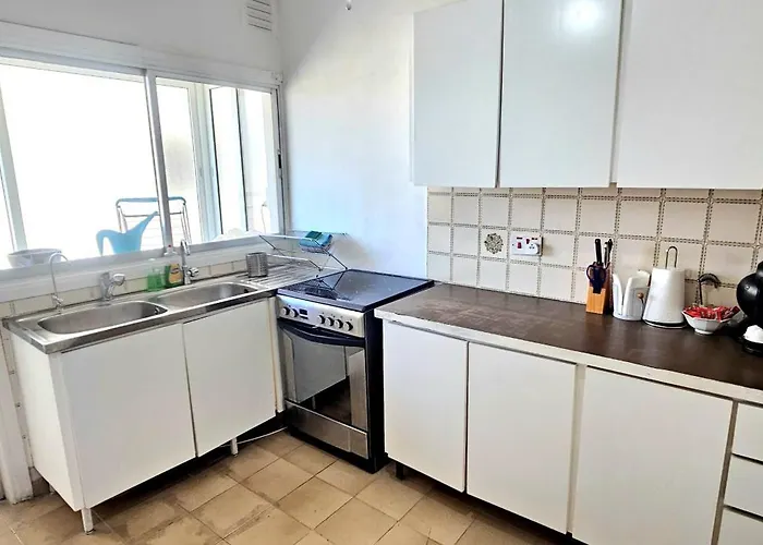 Retro Art And Mirrors Molos アパート *