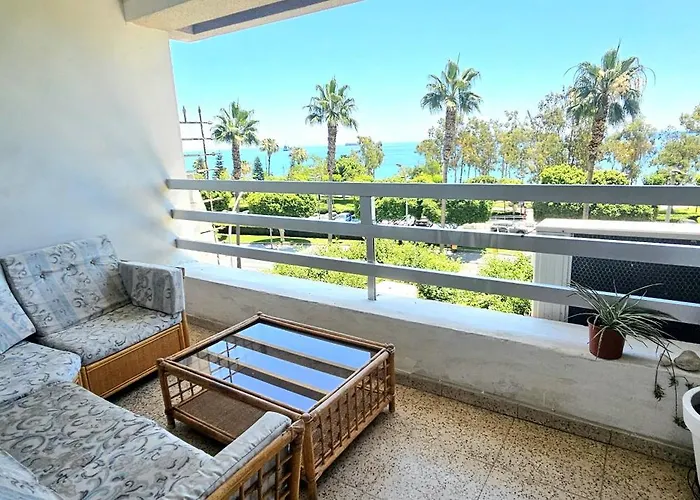 Lägenhet Retro Art And Mirrors Molos Limassol