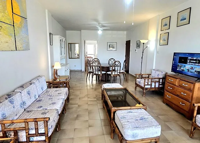 アパート Retro Art And Mirrors Molos リマソール