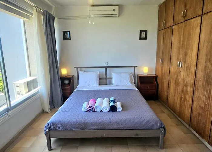 Retro Art And Mirrors Molos Lägenhet *