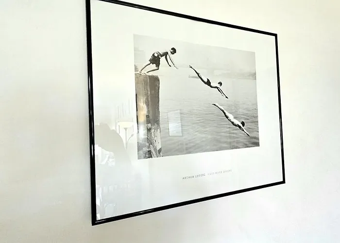 Retro Art And Mirrors Molos